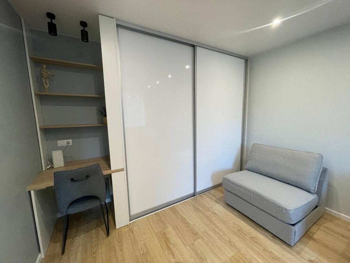 Modern 1Br Haven Near Two Parks Lejlighed Riga Eksteriør billede