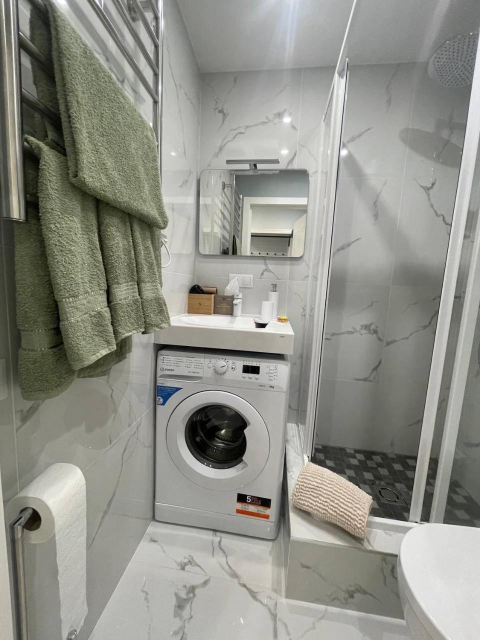 Modern 1Br Haven Near Two Parks Lejlighed Riga Eksteriør billede